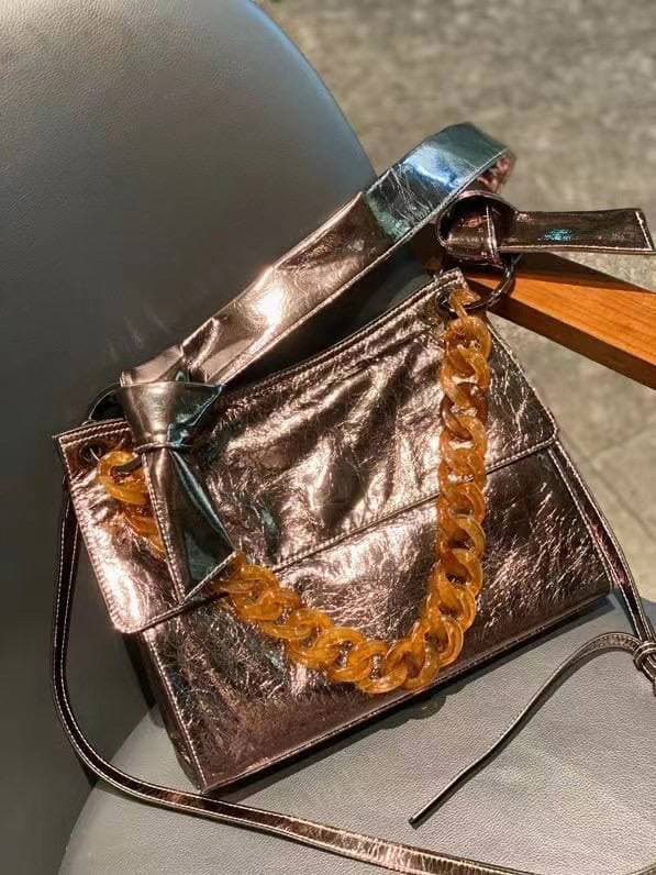 На фото 3 - Женская сумка из натуральной кожи, цвет золото