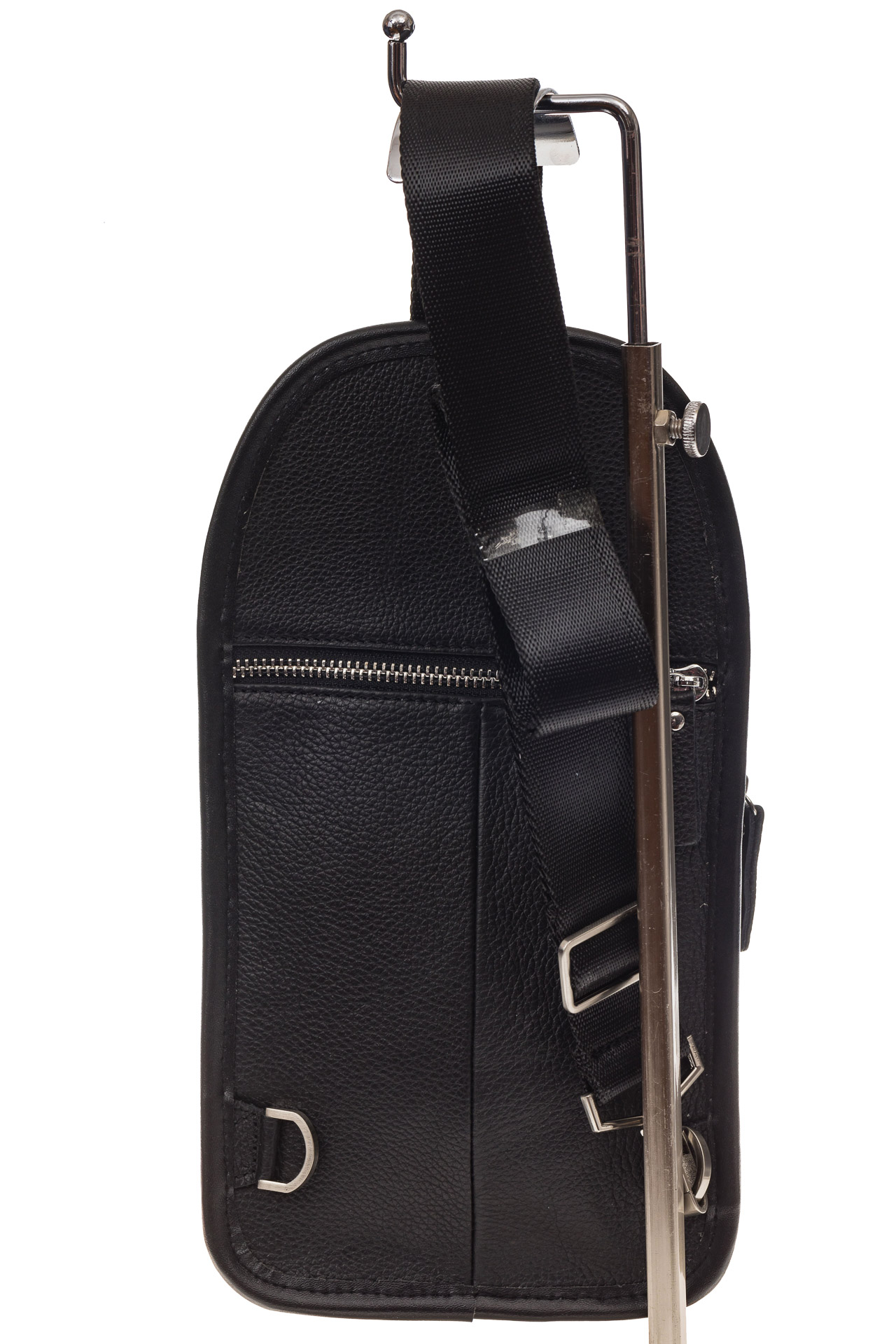 На фото 3 - Мужской sling bag из натуральной кожи, цвет черный