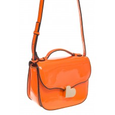 на фото Оранжевая лаковая сумка с замком-сердечко 6239