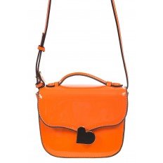 На фото 2 - Оранжевая лаковая сумка с замком-сердечко 6239
