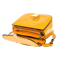 На фото 4 - Лаковая сумка с замком-сердечко цвета манго 6239