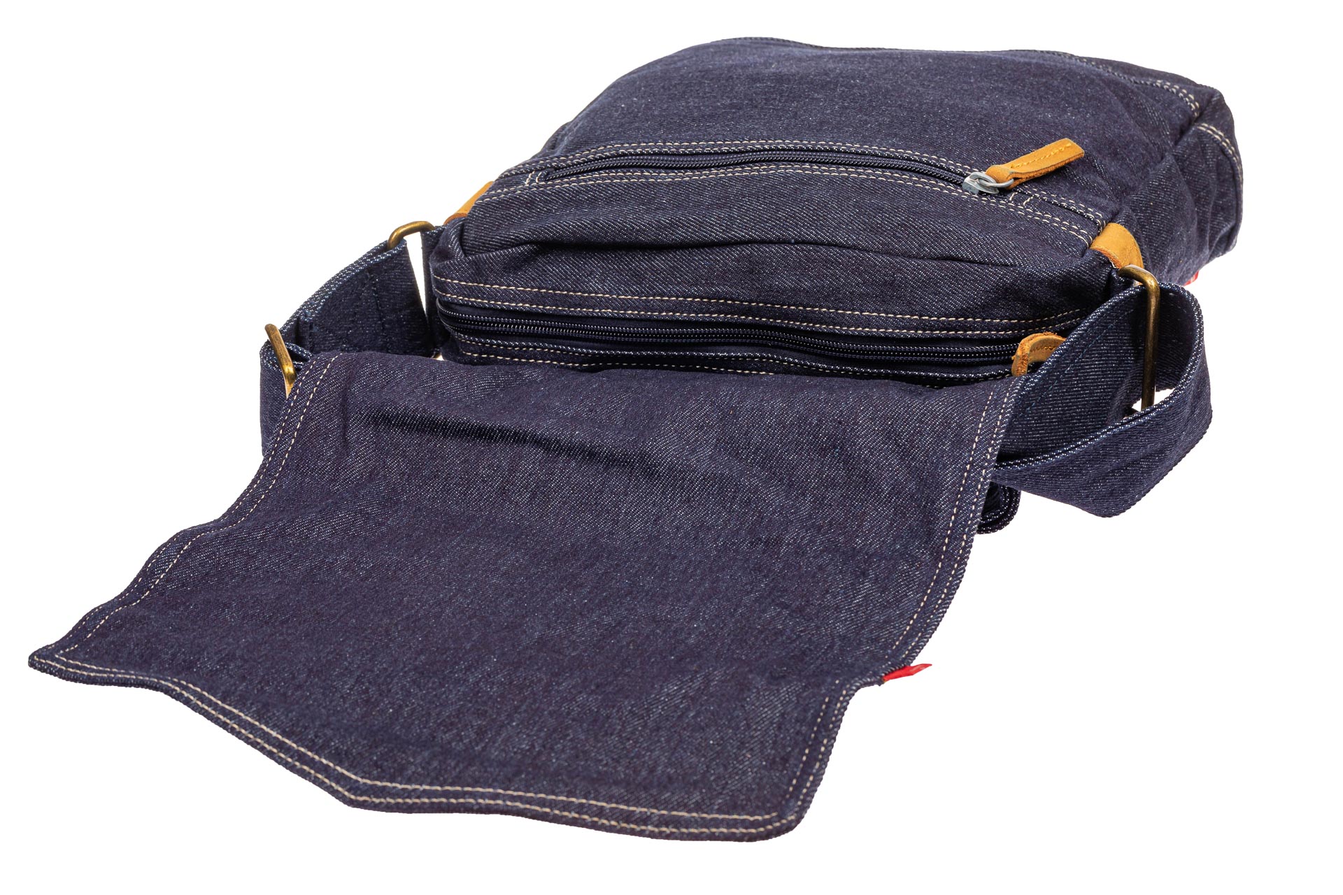 На фото 4 - Сумка почтальонка из джинсовой ткани, цвет синий