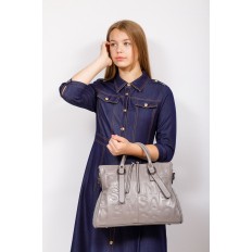 На фото 4 - Модная женская сумка из натуральной кожи, цвет серо-бежевый