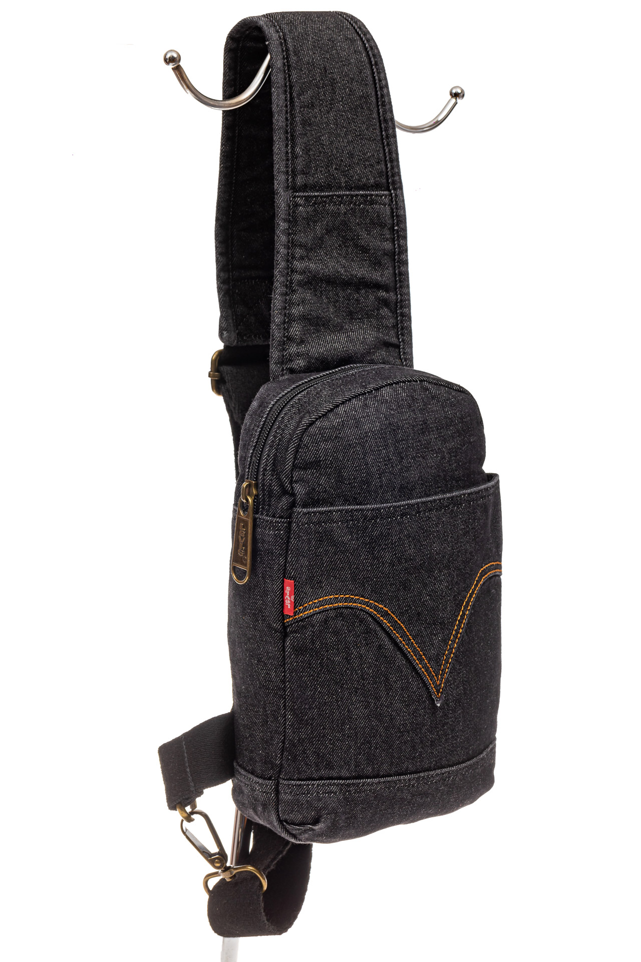 На фото 1 - Текстильный слинг-рюкзак для мужчин, цвет темно-серый
