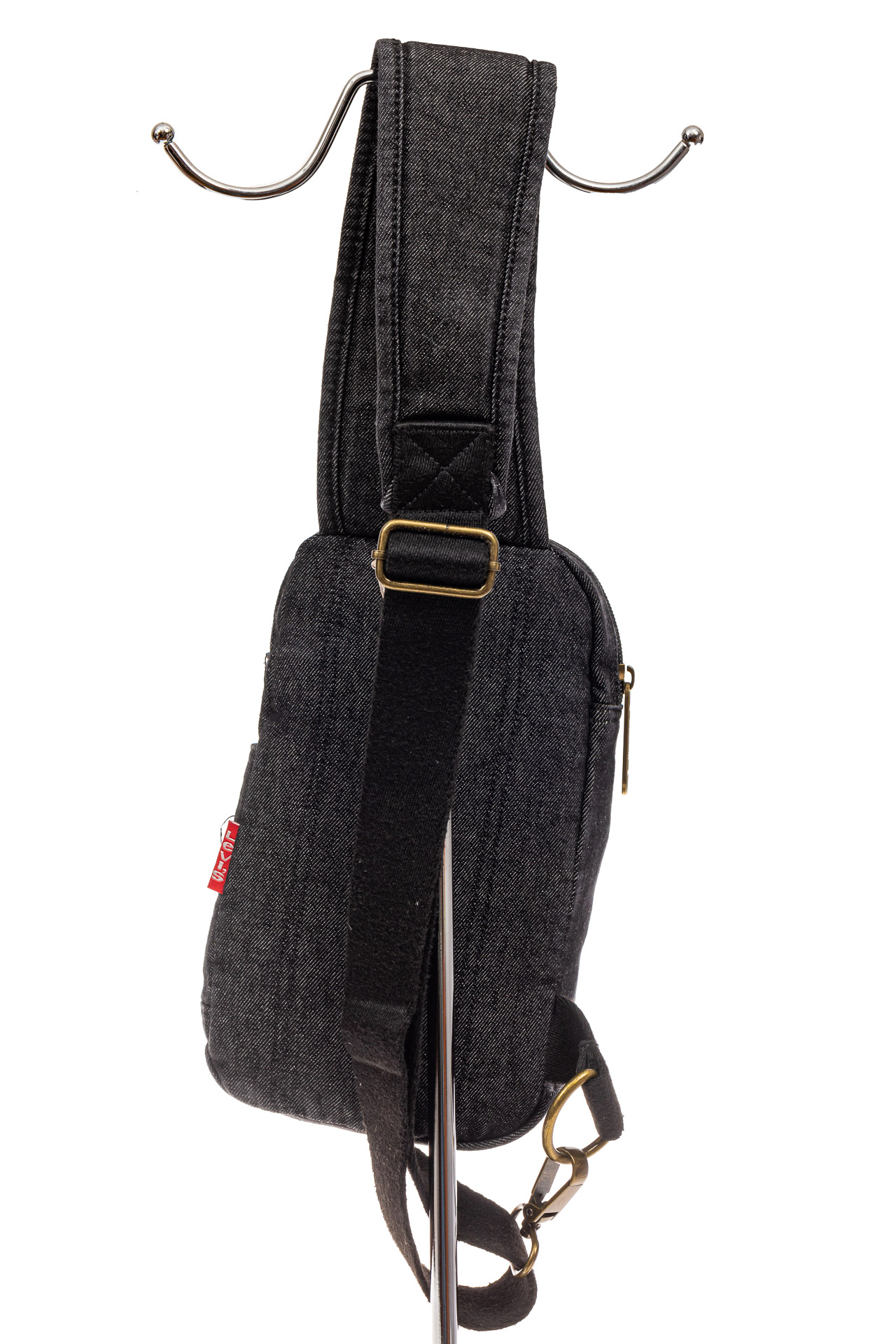 На фото 3 - Текстильный слинг-рюкзак для мужчин, цвет темно-серый