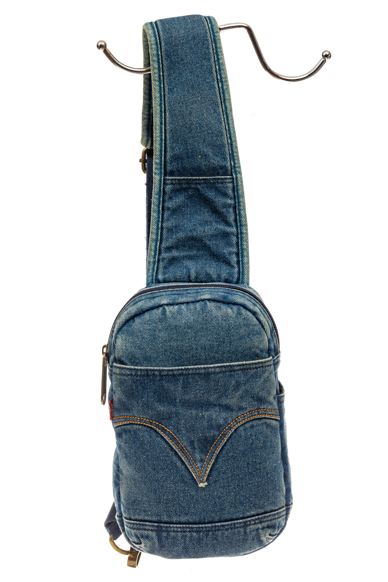 На фото 2 - Текстильный слинг-рюкзак для мужчин, цвет голубой