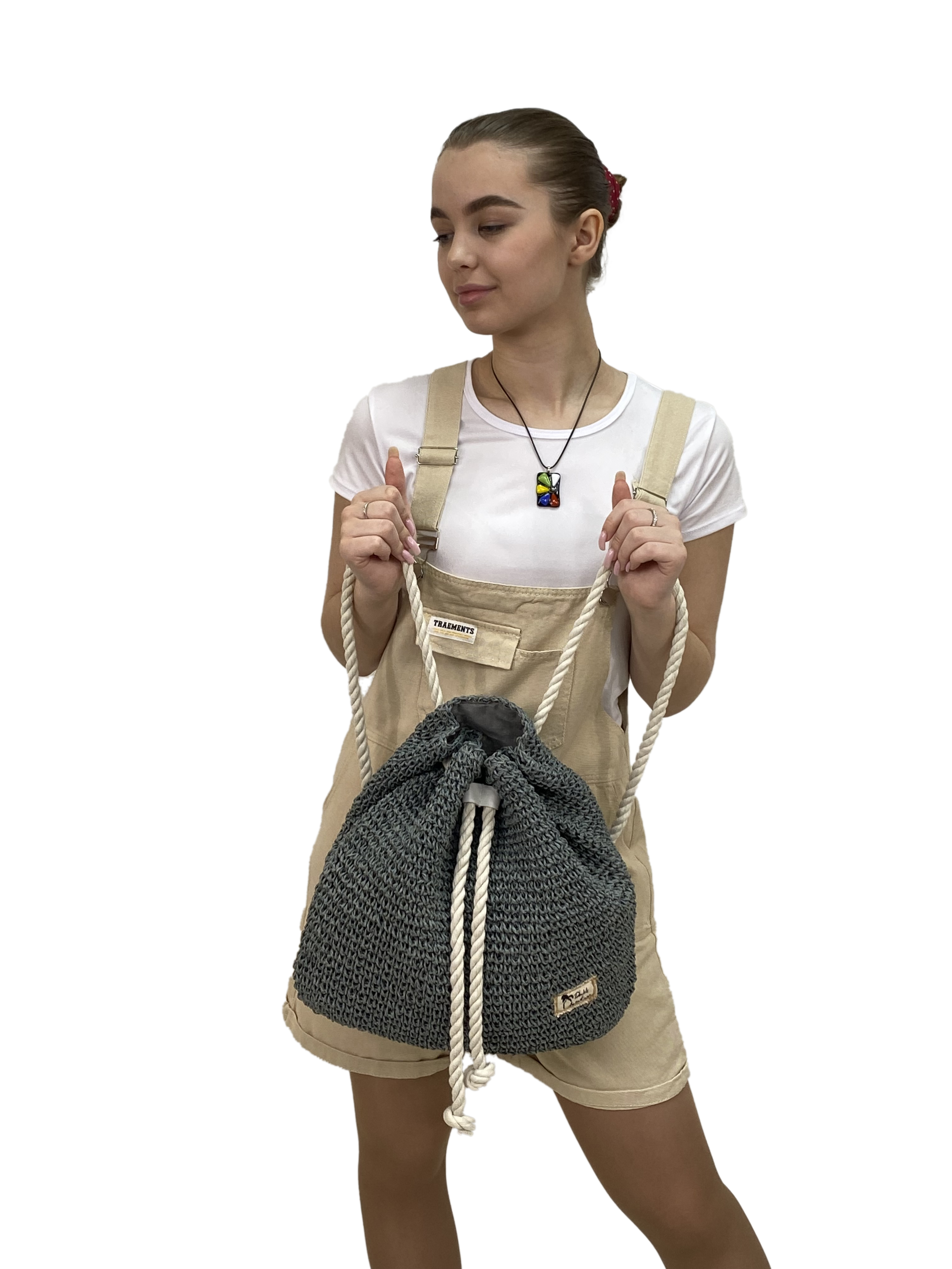 На фото 1 - Сумка-рюкзак плетеная из джута, цвет серый