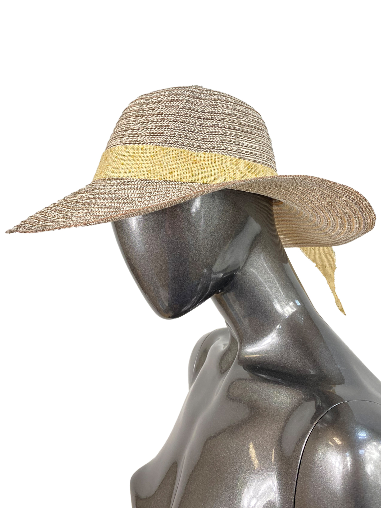 На фото 1 - Летняя женская шляпа, цвет коричнево серый