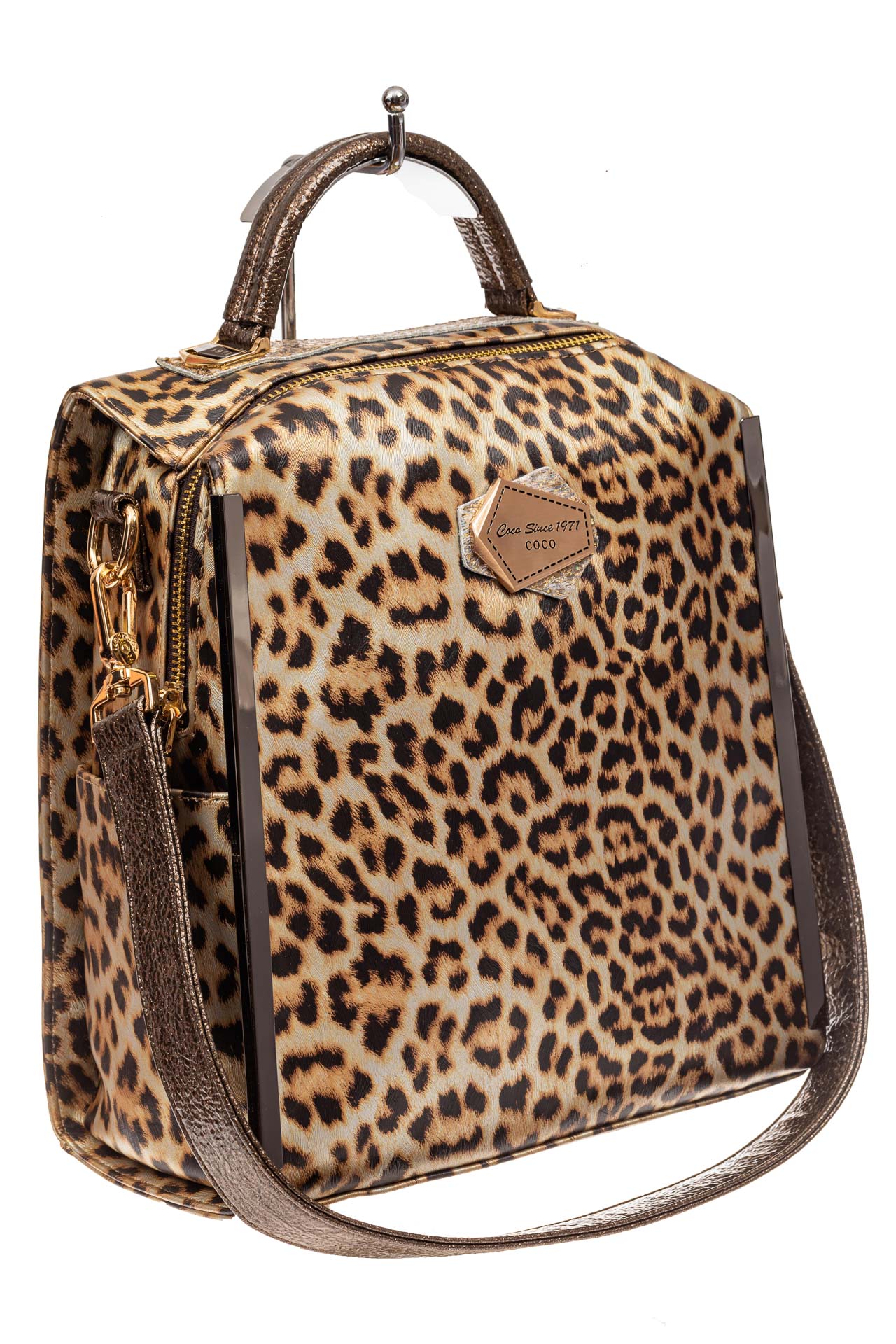 На фото 1 - Женский рюкзак из искусственной и натуральной кожи с леопардовым принтом