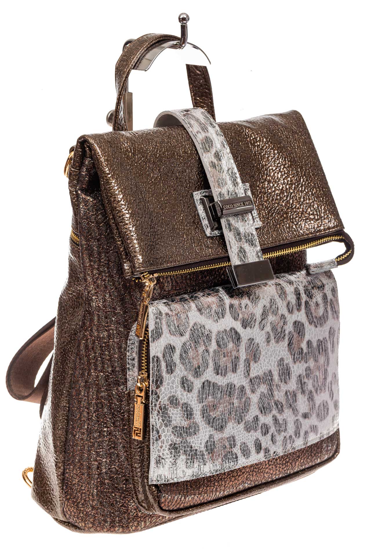 На фото 1 - Женский рюкзак из искусственной и натуральной кожи, цвет бронза+леопардовый принт
