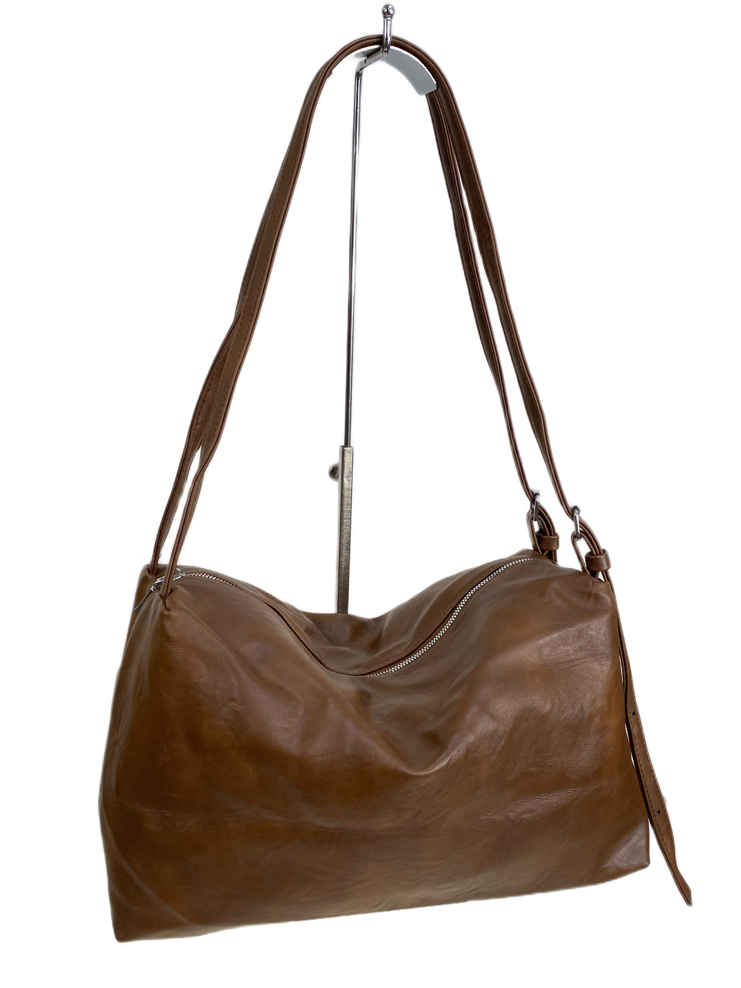 На фото 1 - Женская сумка из искусственной кожи, цвет коричневый