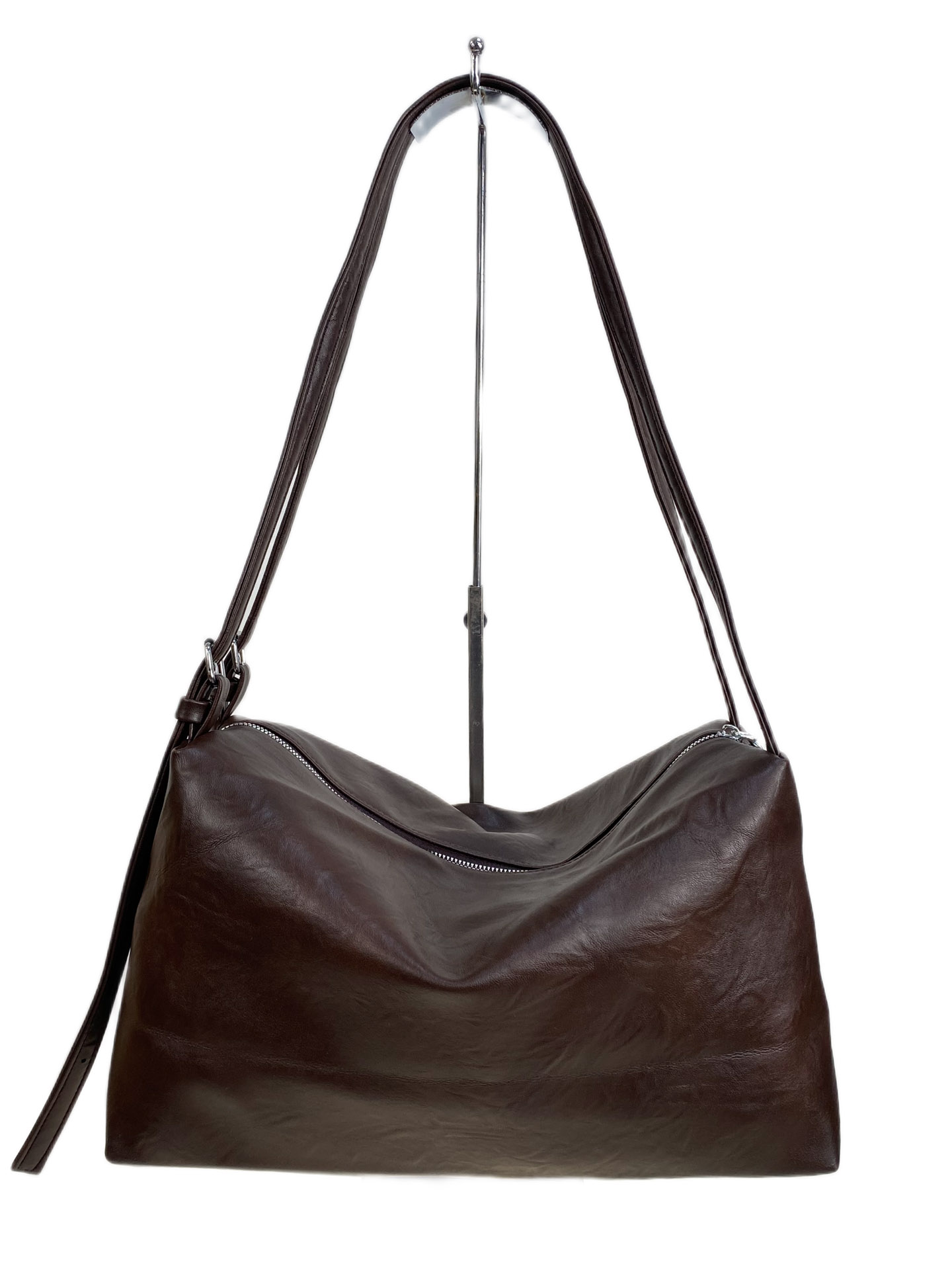 На фото 2 - Женская сумка из искусственной кожи, цвет шоколад