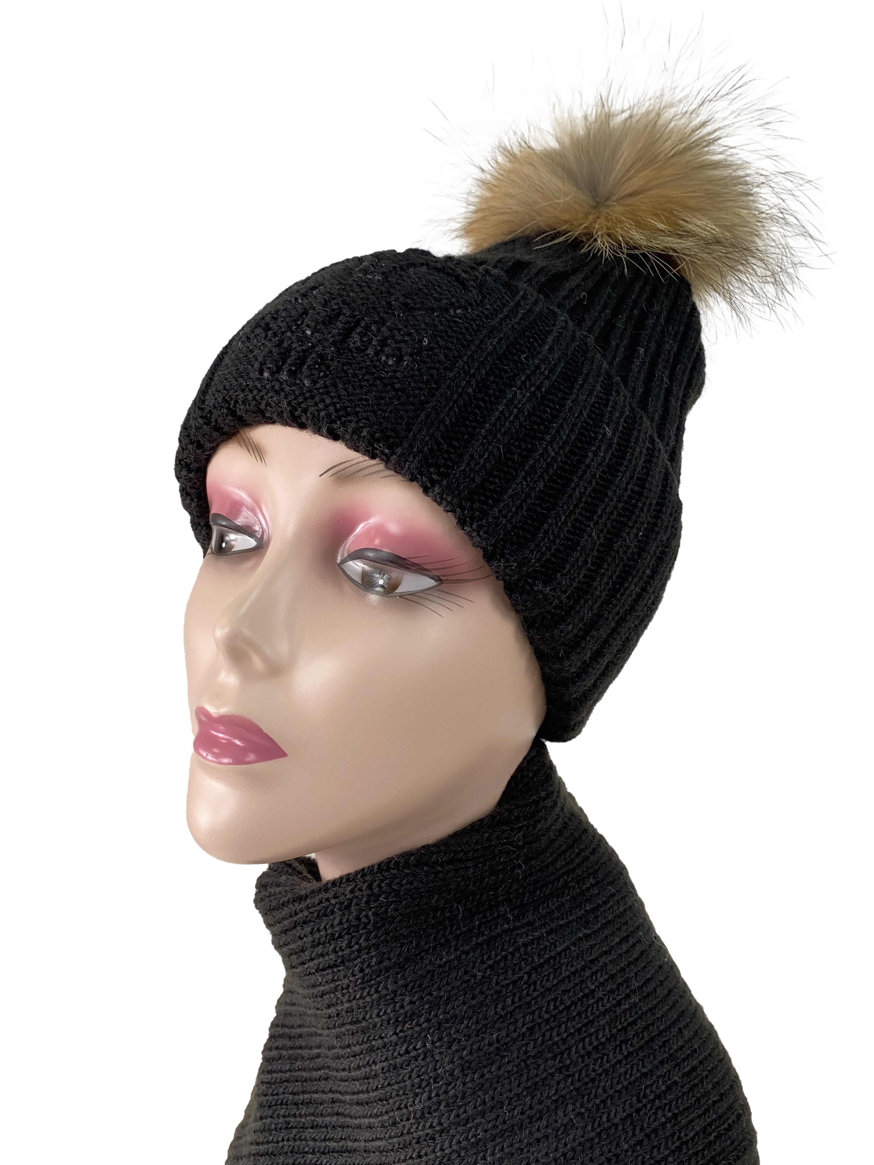 На фото 1 - Комплект шапка женская и снуд, цвет черный