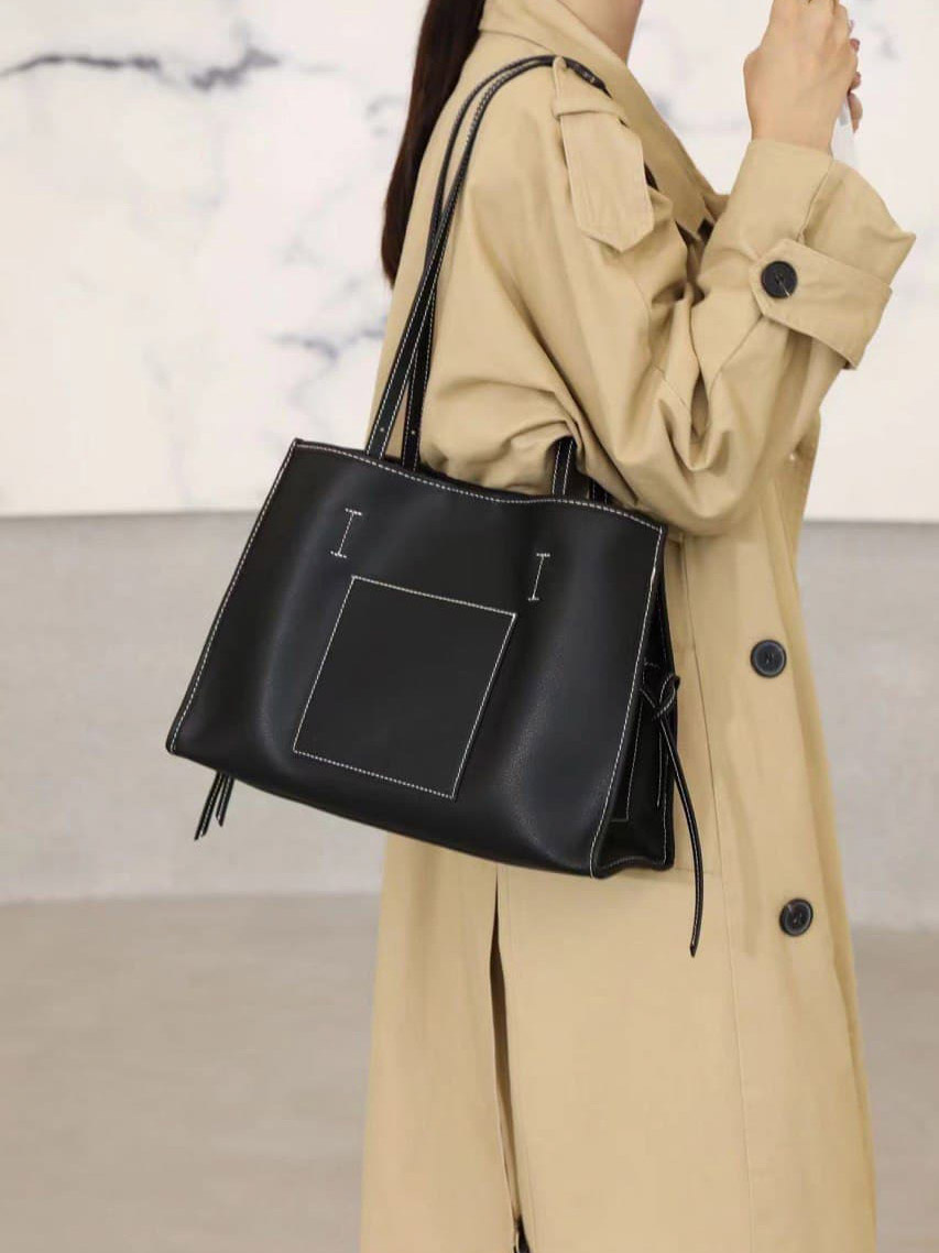 На фото 2 - Женская сумка из натуральной кожи, цвет  черный