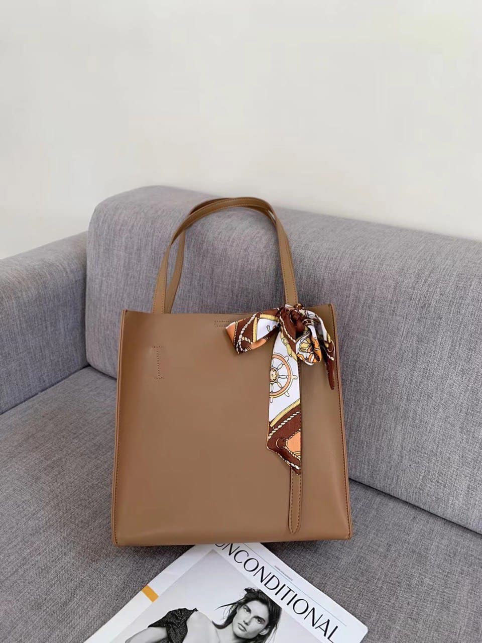 На фото 1 - Женская сумка из натуральной кожи, цвет светло - коричневый