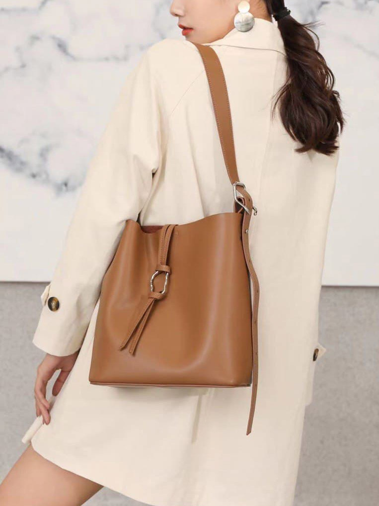 На фото 2 - Женская сумка из натуральной кожи, цвет коричневый