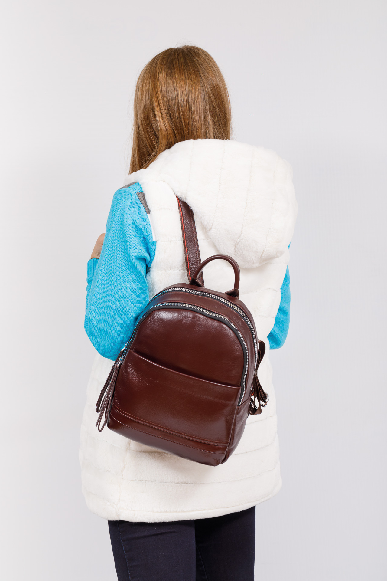 На фото 4 - Женский рюкзак из натуральной кожи, цвет кофе