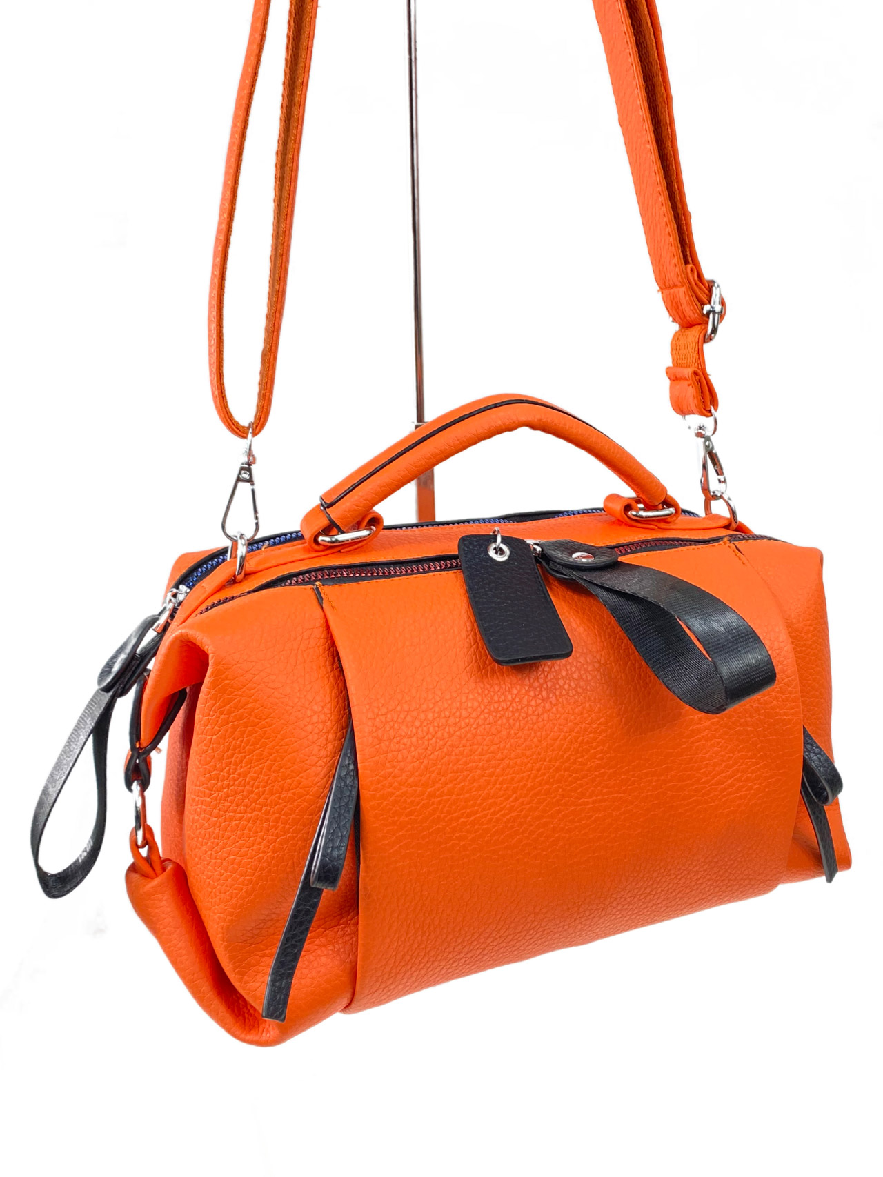 На фото 3 - Женская сумка  из искусственной кожи, цвет оранжевый 