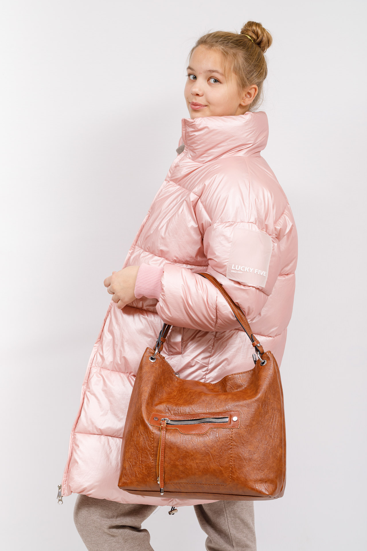 На фото 5 - Большая женская сумка из искусственной кожи, цвет коричневый