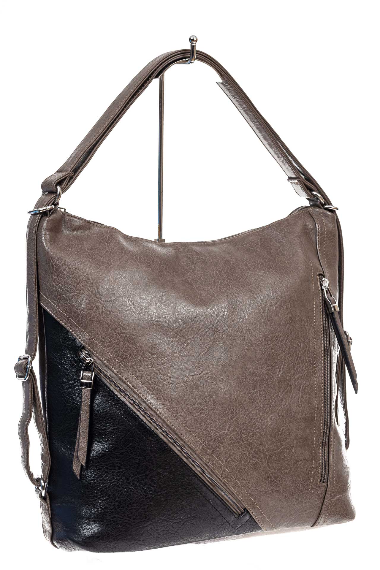 На фото 3 - Женская сумка хобо из гладкой экокожи, цвет коричневый с черным