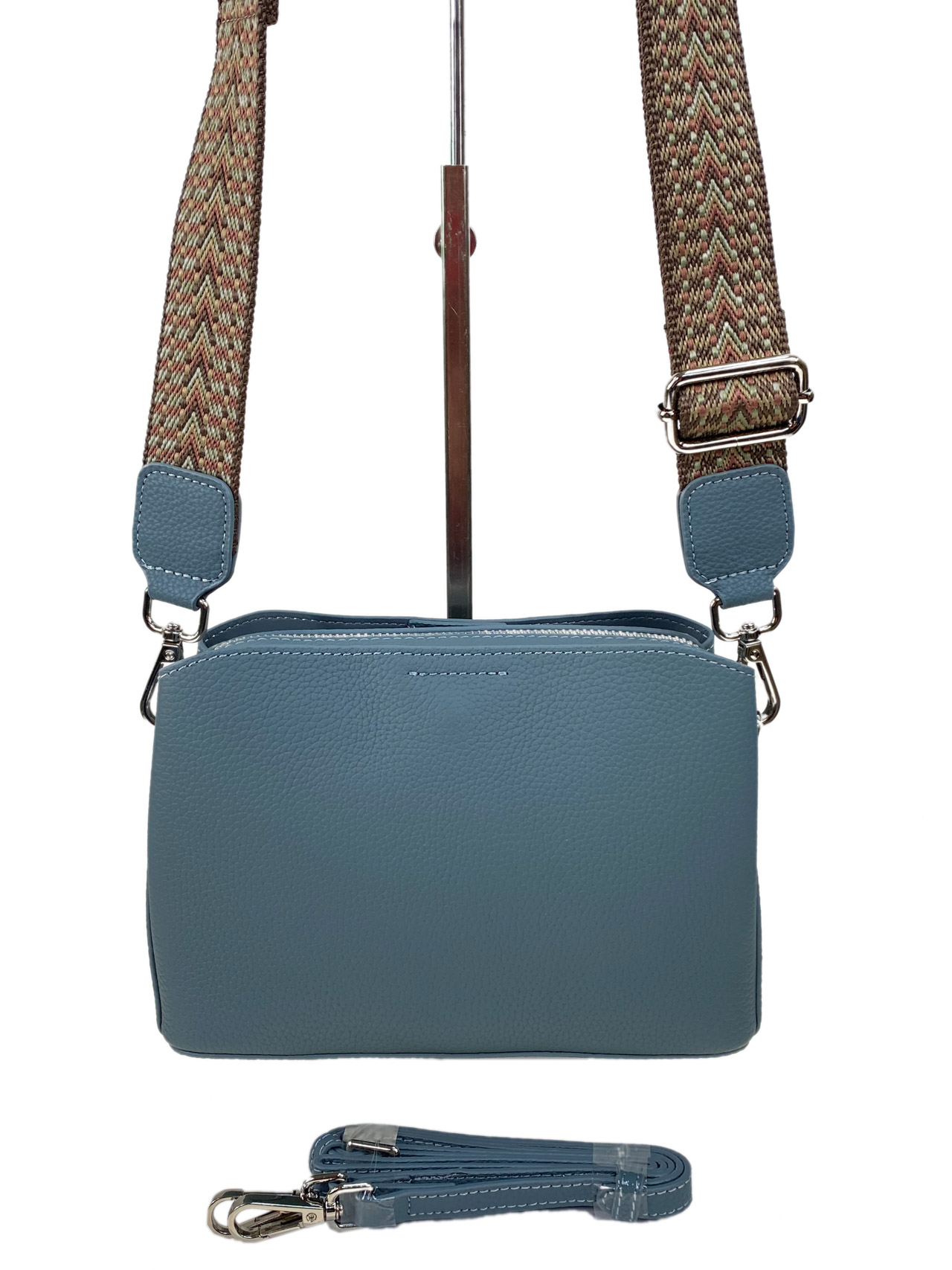 На фото 2 - Женская сумка кросс боди из натуральной кожи, цвет голубой
