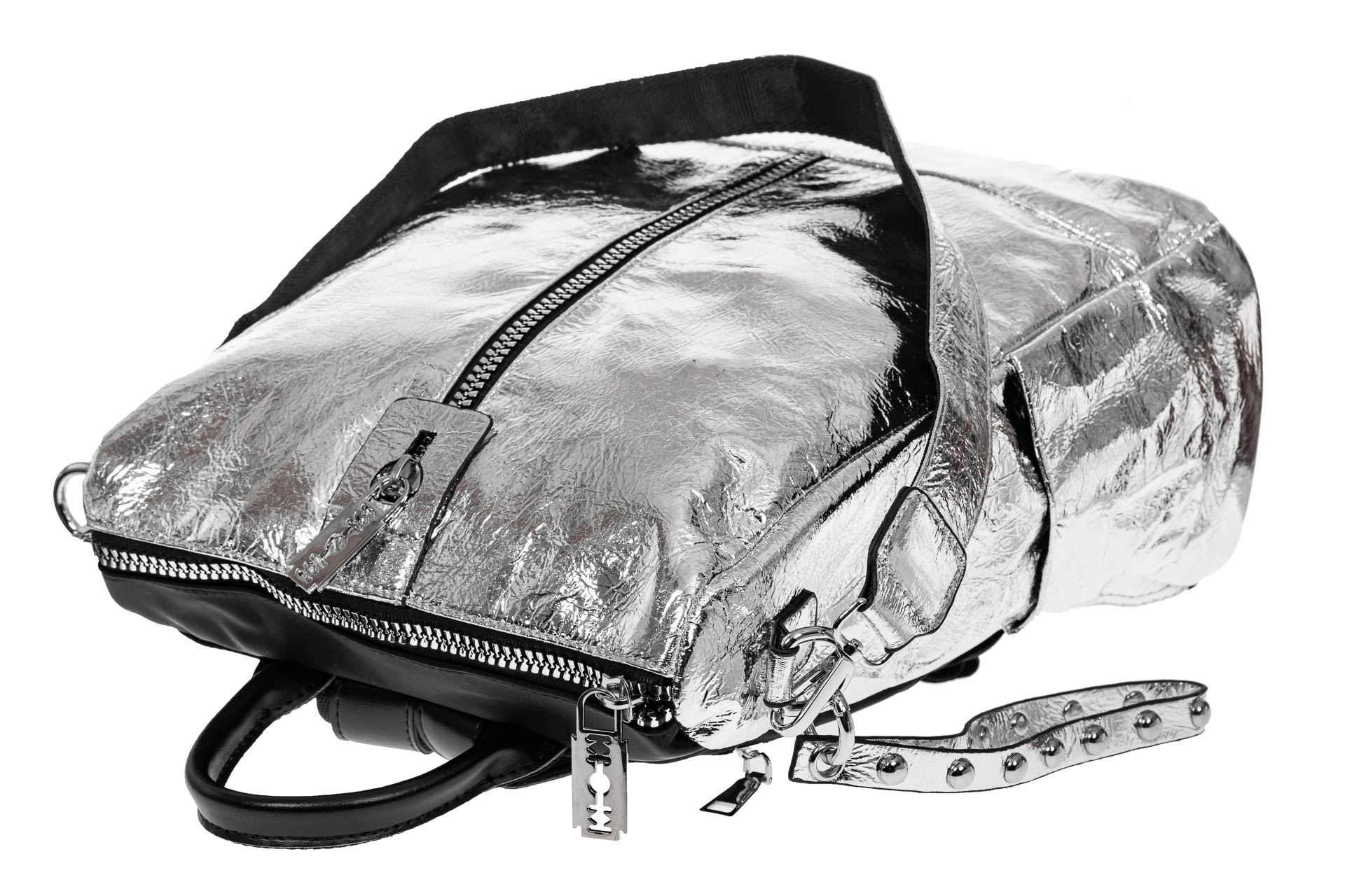 На фото 3 - Большой городской рюкзак из искусственной кожи, цвет серебро