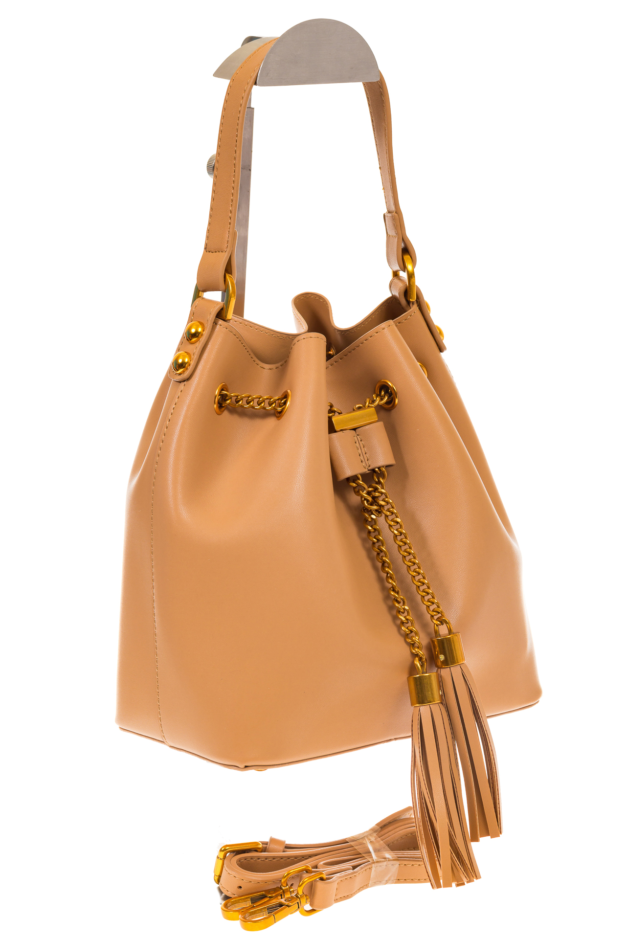 На фото 1 - Женская сумка-торба бежевого цвета из эко-кожи 68065