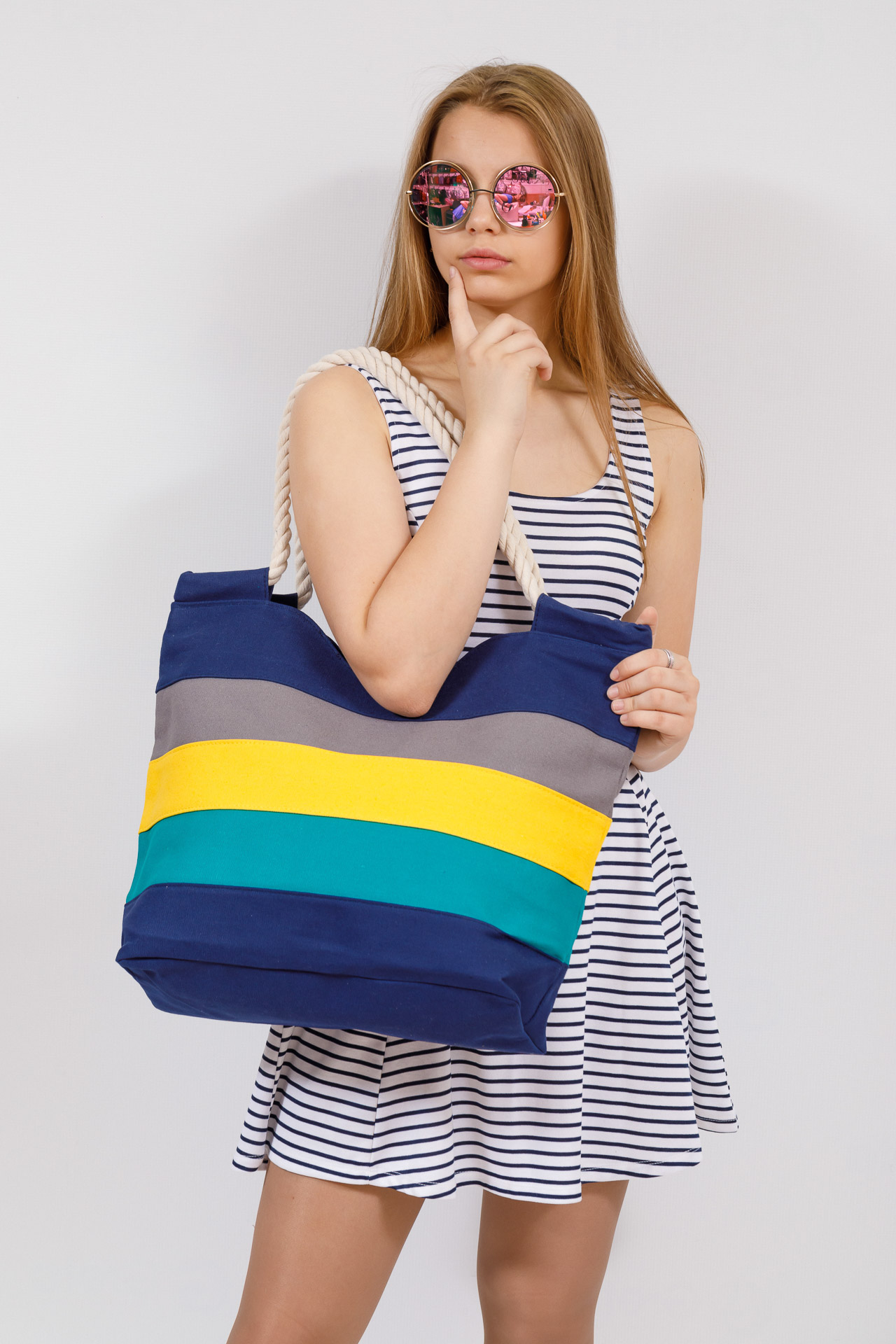 На фото 4 - Пляжная сумка-шоппер с ручками из каната, цвет синий