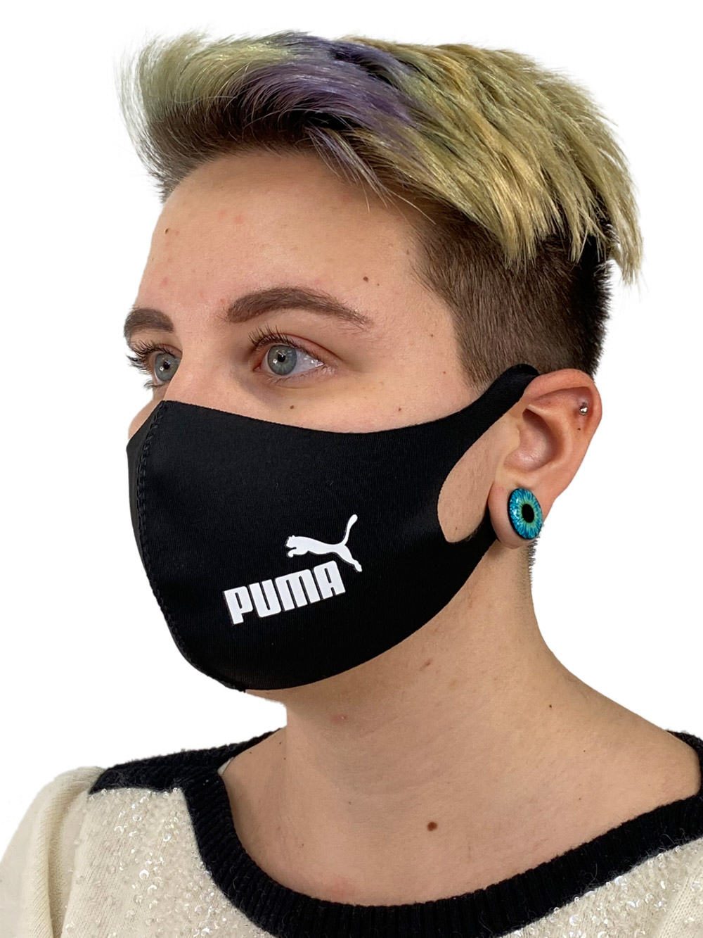На фото 1 - Защитная маска со спортивным принтом, чёрный цвет