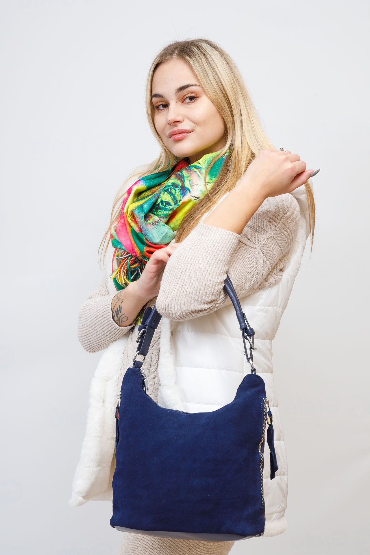 На фото 1 - Женская сумка из натуральной замши и  искусственной кожи, цвет синий