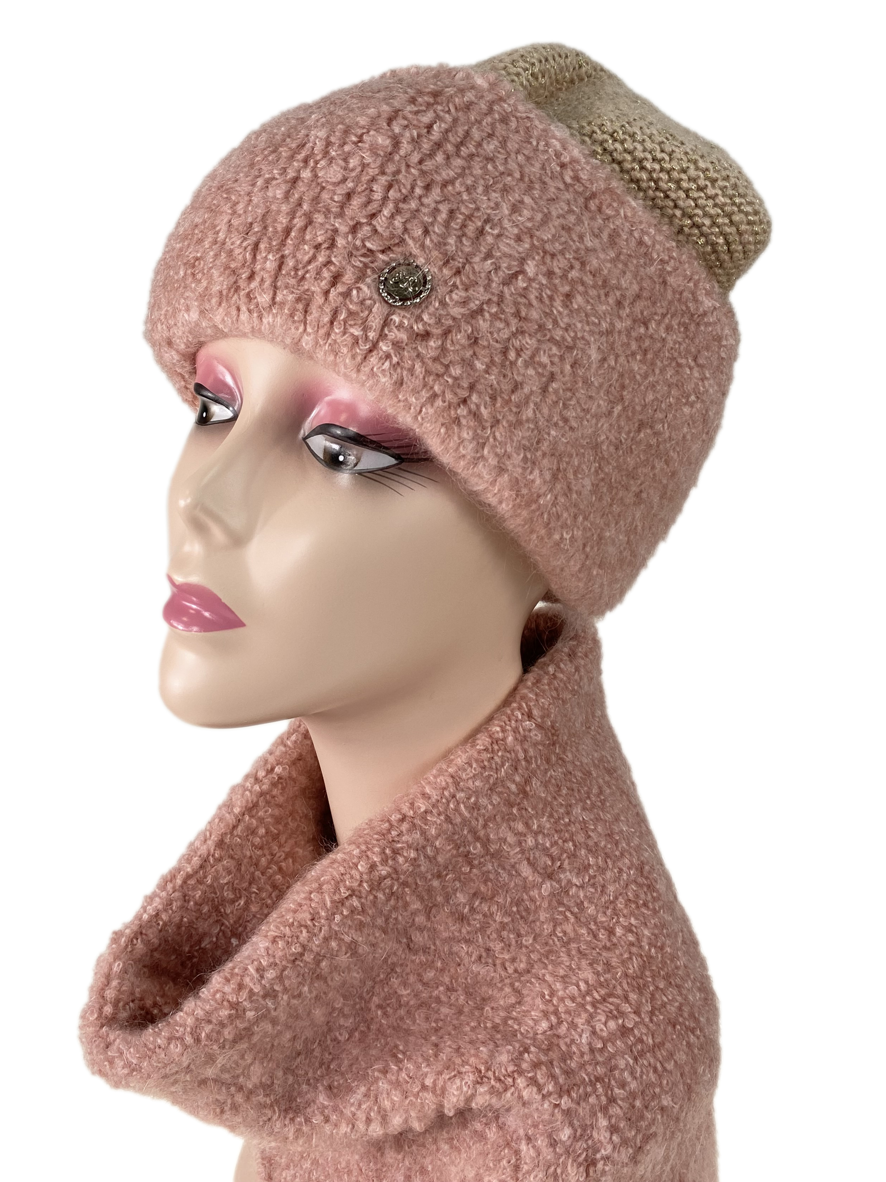 На фото 1 - Комплект шапка женская и снуд, цвет розово коричневый
