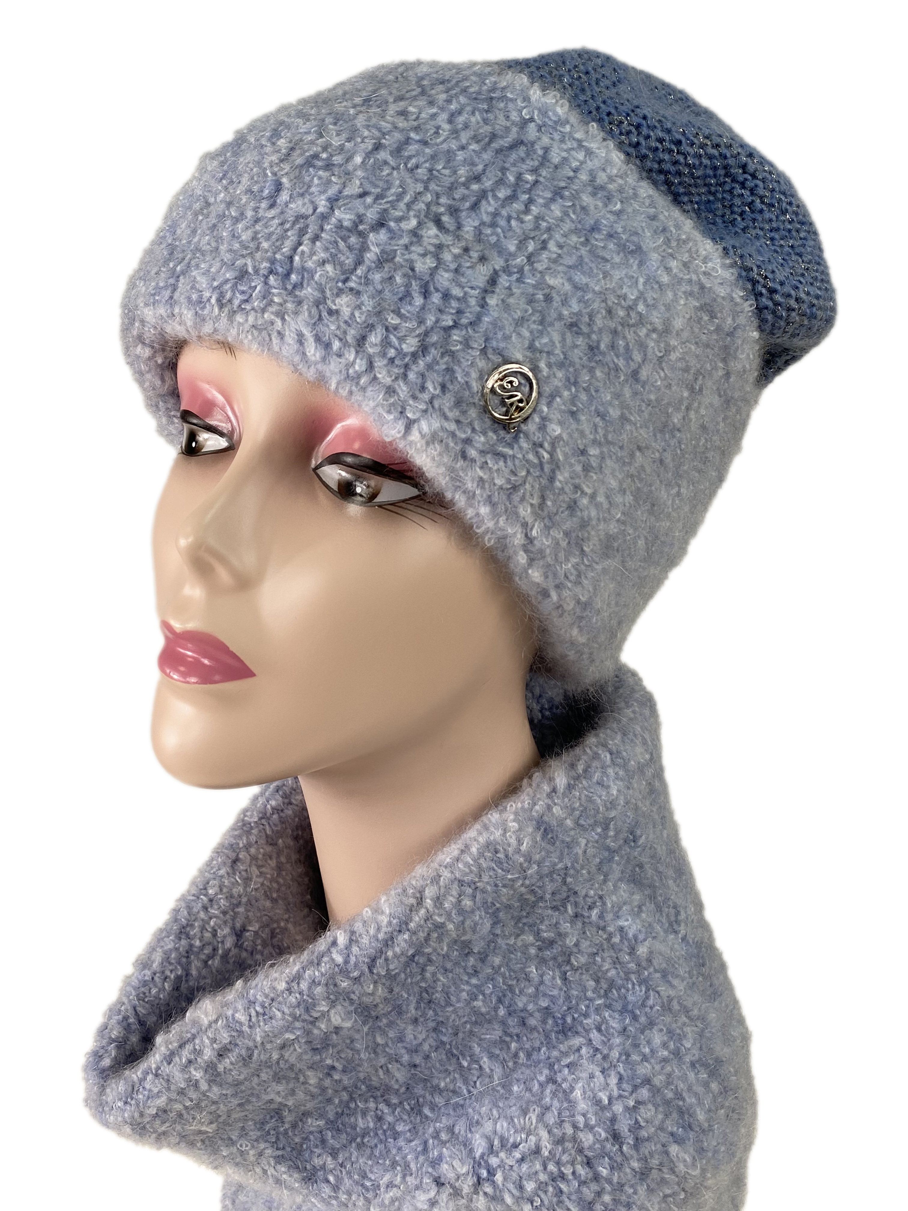 На фото 1 - Комплект шапка женская и снуд, цвет синий