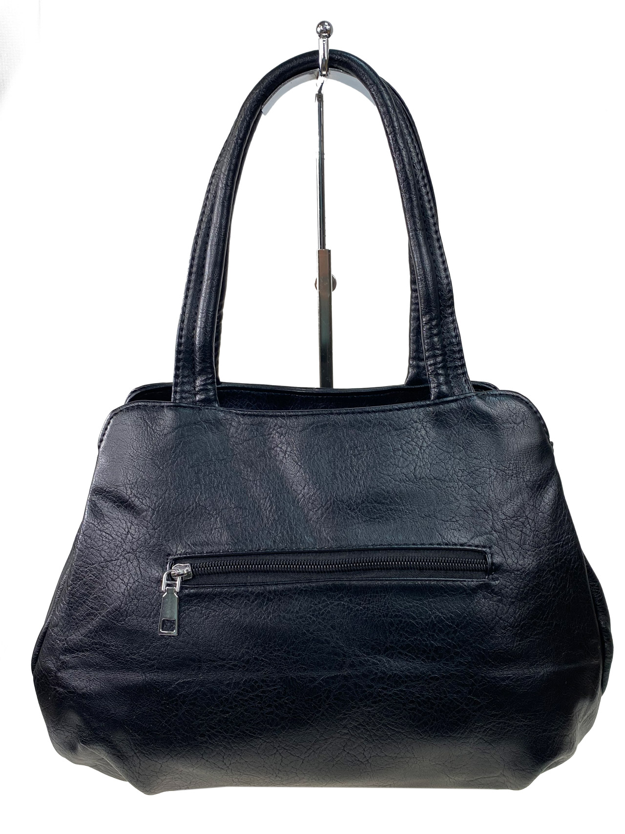 На фото 2 - Женская сумка из искусственной кожи, цвет  черный