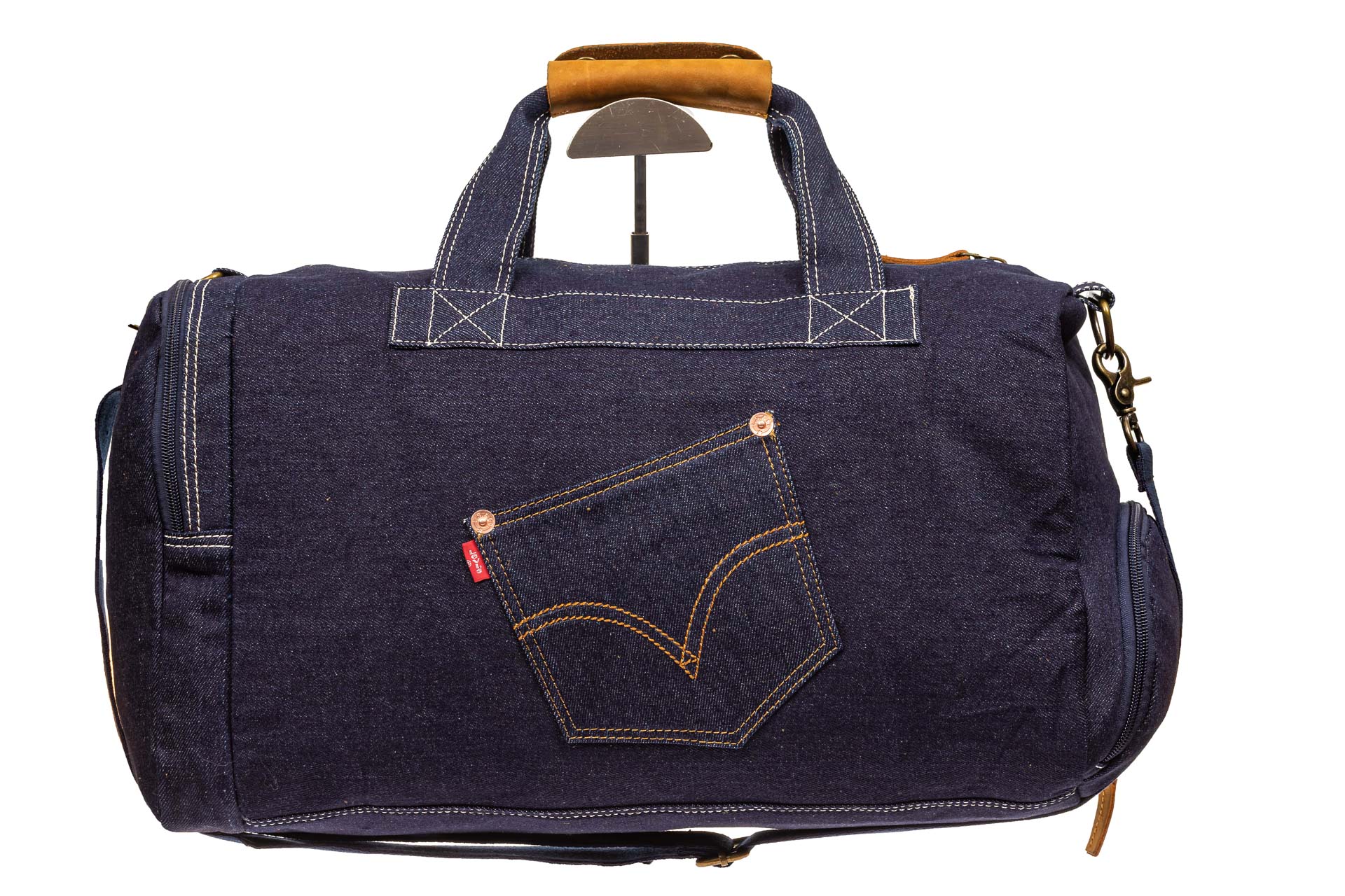 На фото 3 - Дорожная сумка из джинсовой ткани, цвет синий