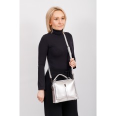 На фото 5 - Женская сумка кросс-боди из натуральной кожи, цвет серебро