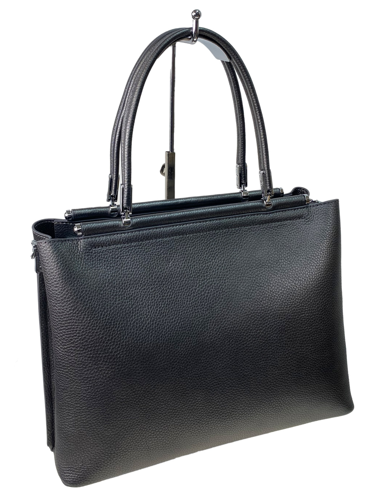 На фото 3 - Классическая женская сумка из натуральной кожи, серый металлик