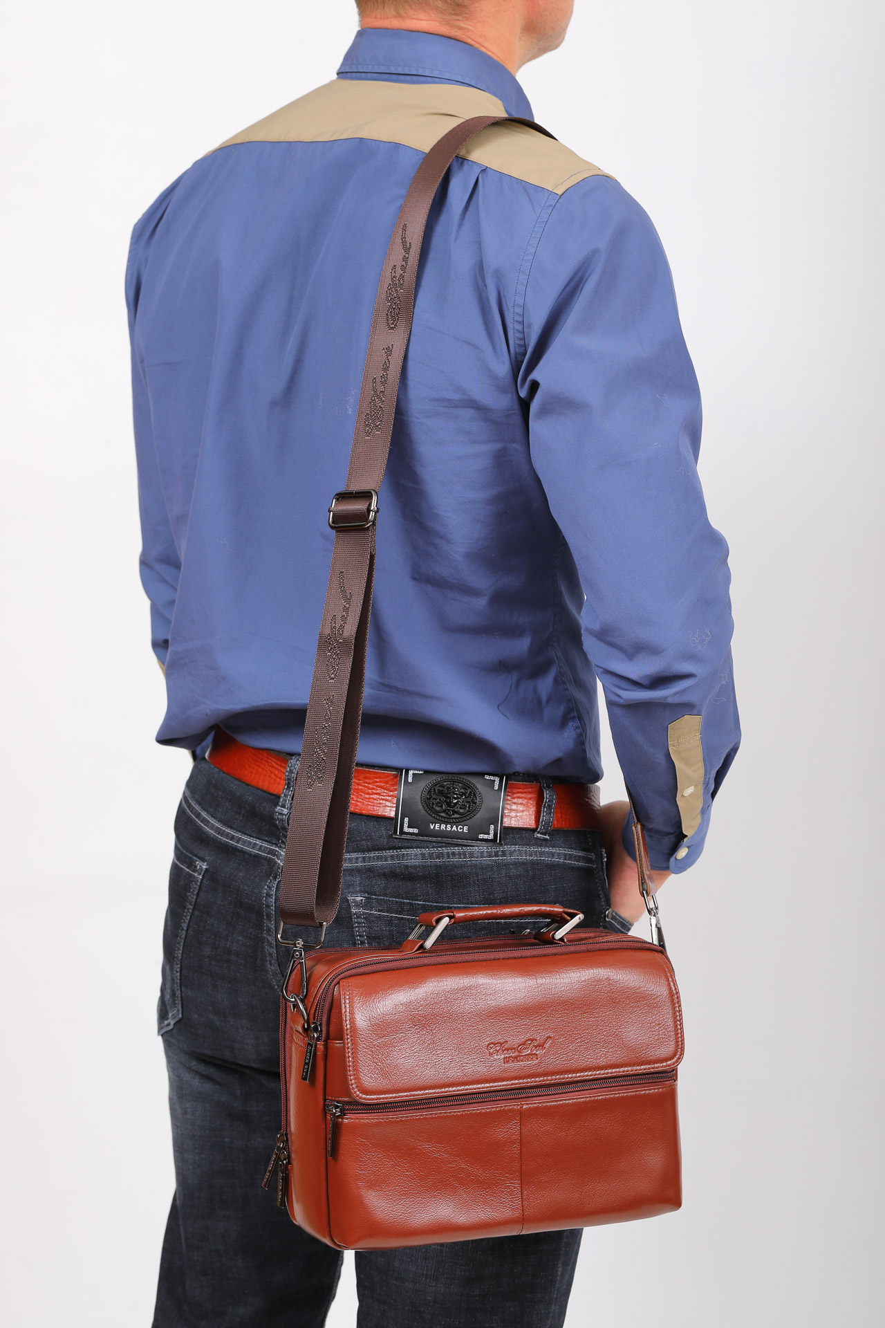 На фото 5 - Мужская кожаная сумка через плечо, цвет коричневый
