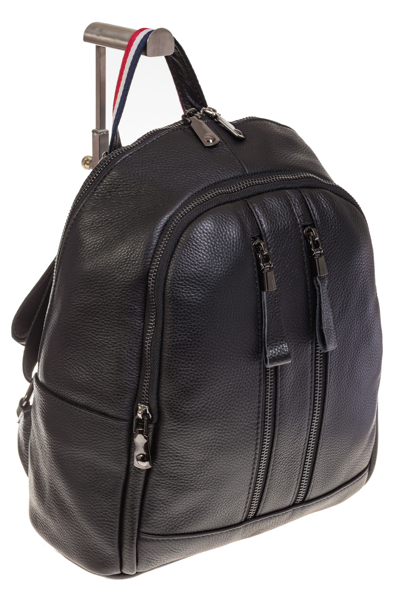 На фото 1 - Кожаный рюкзак черного цвета для женщин 7112