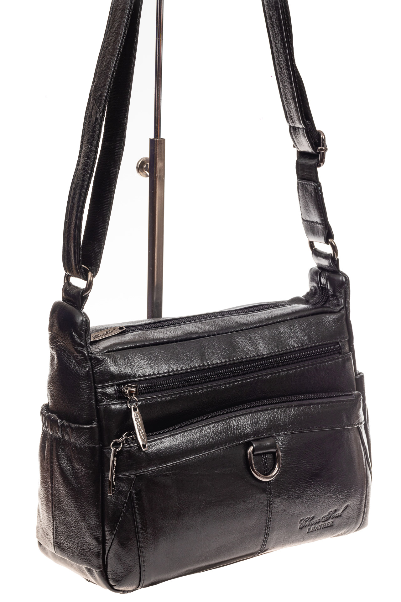 На фото 1 - Женская сумка из натуральной кожи под документы, цвет черный