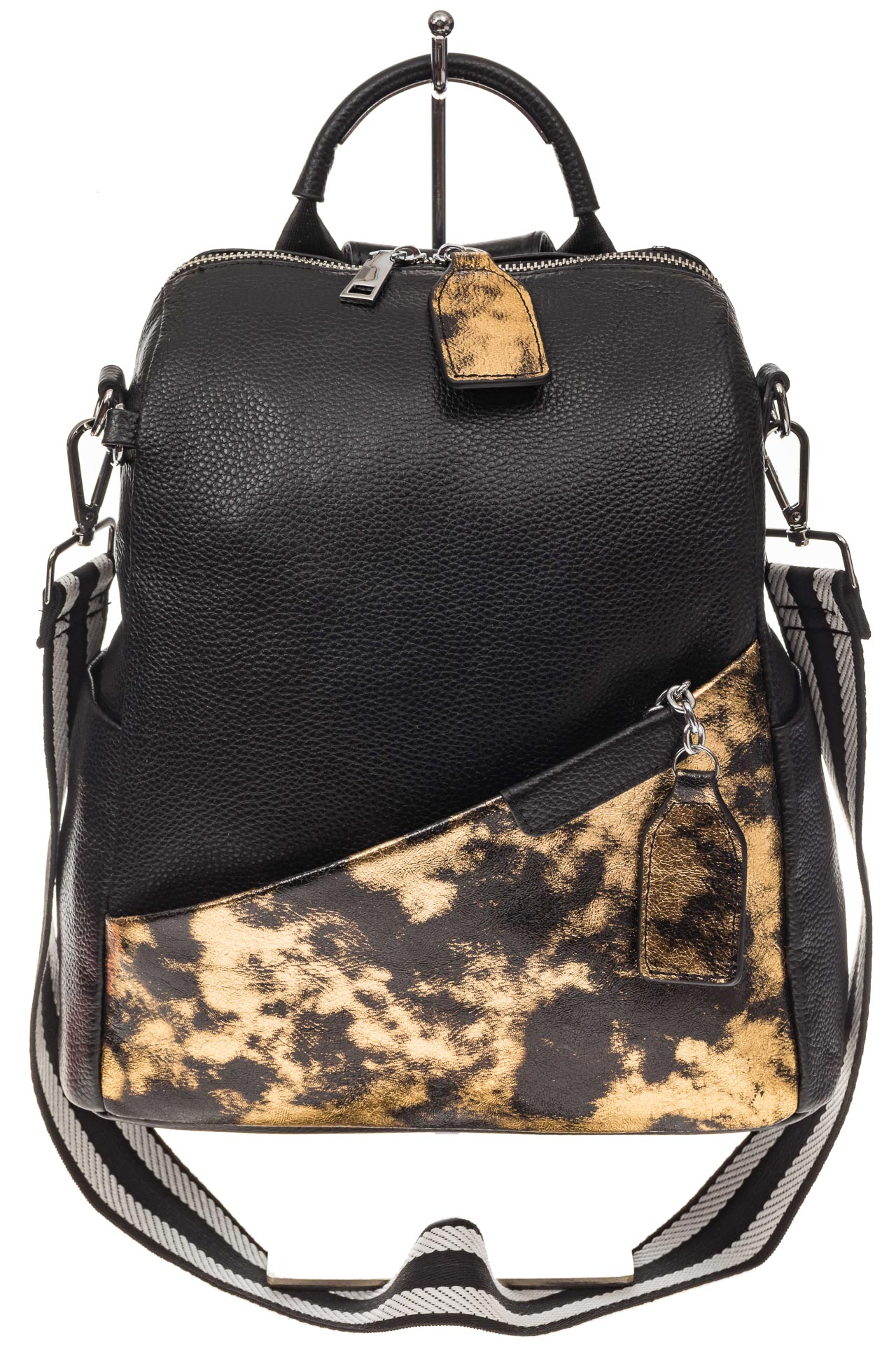 На фото 2 - Рюкзак из натуральной кожи, черный с бежевым принтом