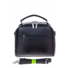 На фото 3 -  Женская каркасная сумка из гладкой экокожи, цвет черный