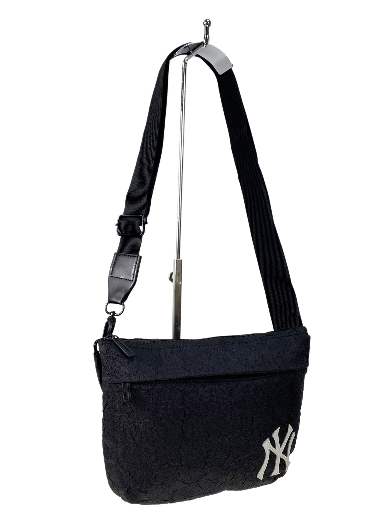 На фото 2 - Женская сумка  из текстиля, цвет черный