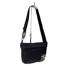 На фото 2 - Женская сумка  из текстиля, цвет черный