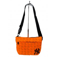 На фото 1 - Женская сумка  из текстиля, цвет оранжевый