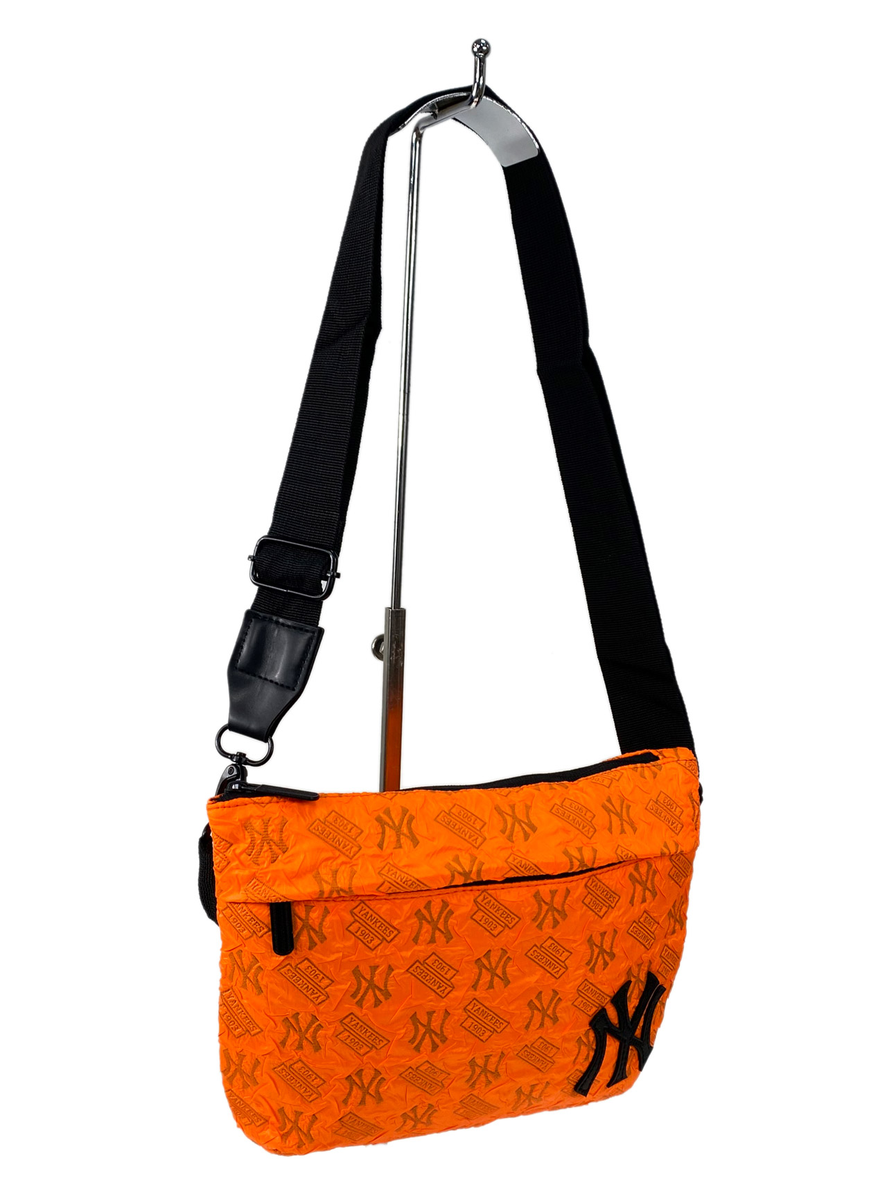 На фото 2 - Женская сумка  из текстиля, цвет оранжевый