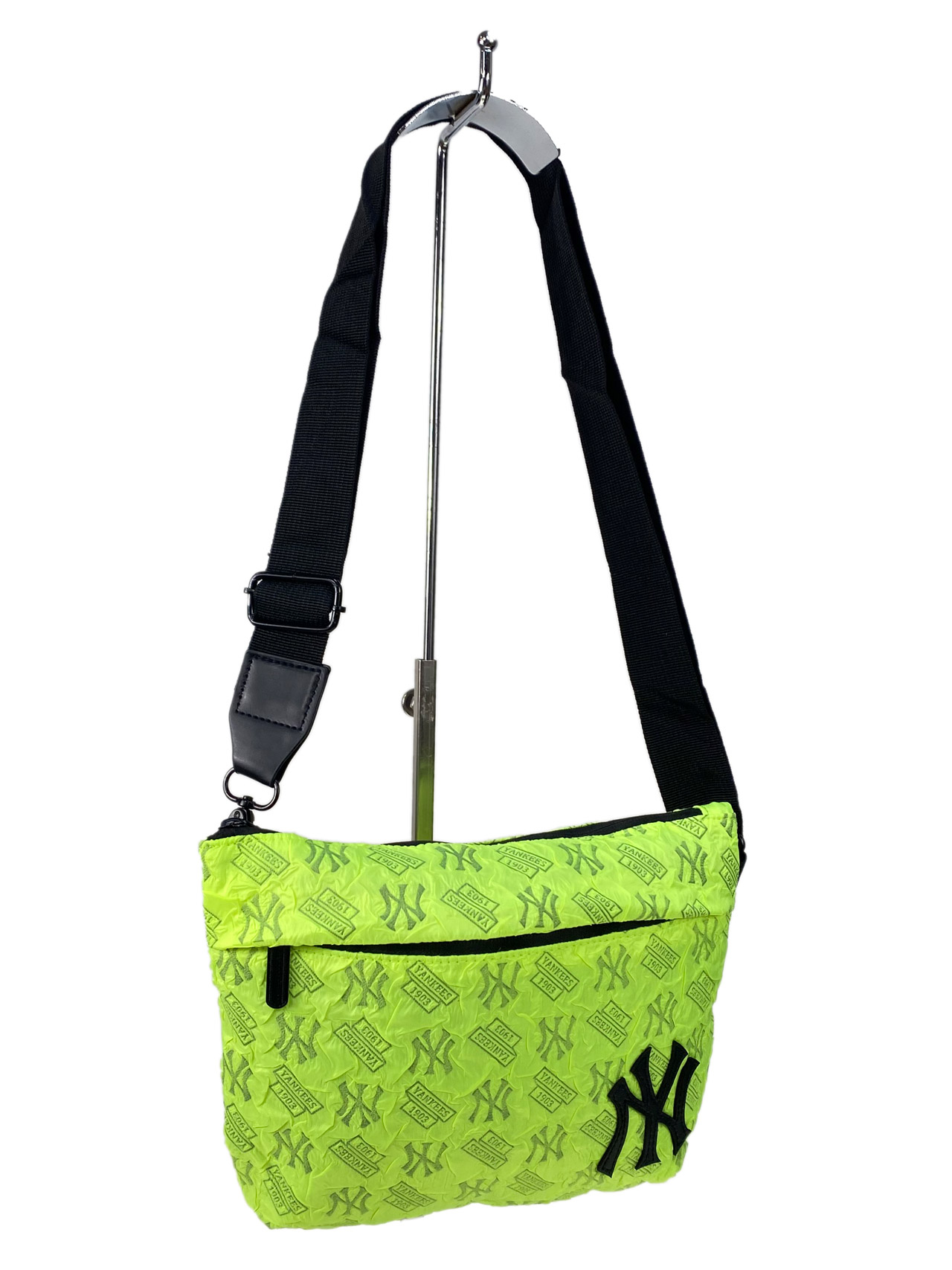 На фото 2 - Женская сумка  из текстиля, цвет салатовый