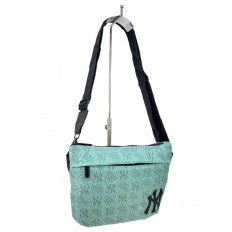 На фото 2 - Женская сумка  из текстиля, цвет голубой