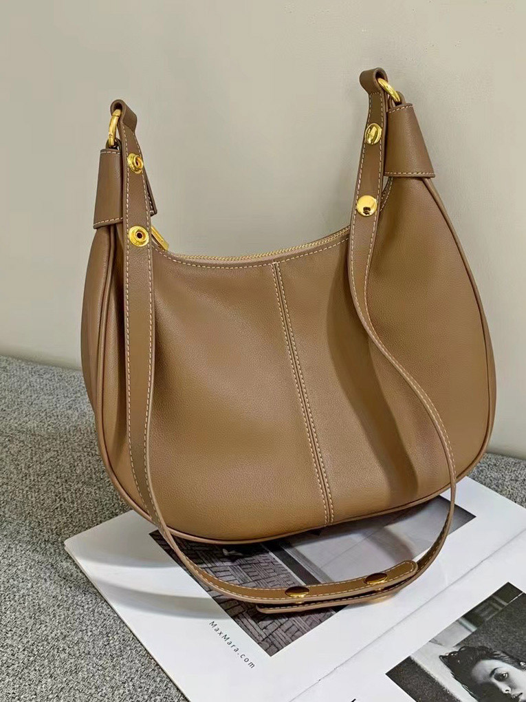 На фото 1 - Женская сумка из натуральной кожи, цвет бежевый