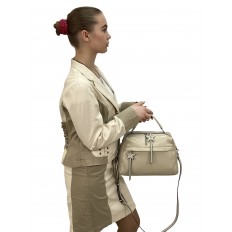На фото 2 - Женская сумка  из натуральной кожи, цвет  светло бежевый