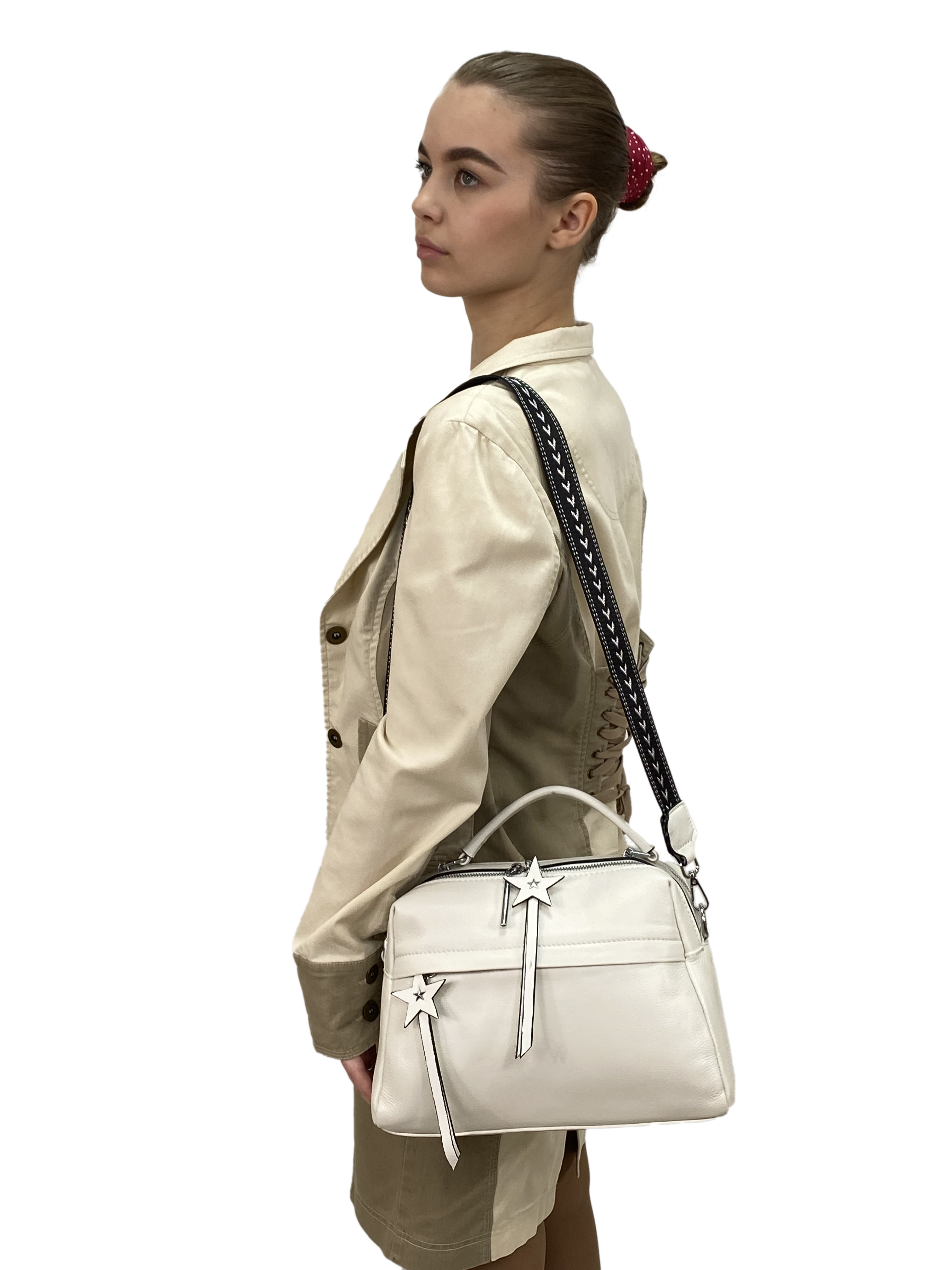 На фото 1 - Женская сумка  из натуральной кожи, цвет  белый